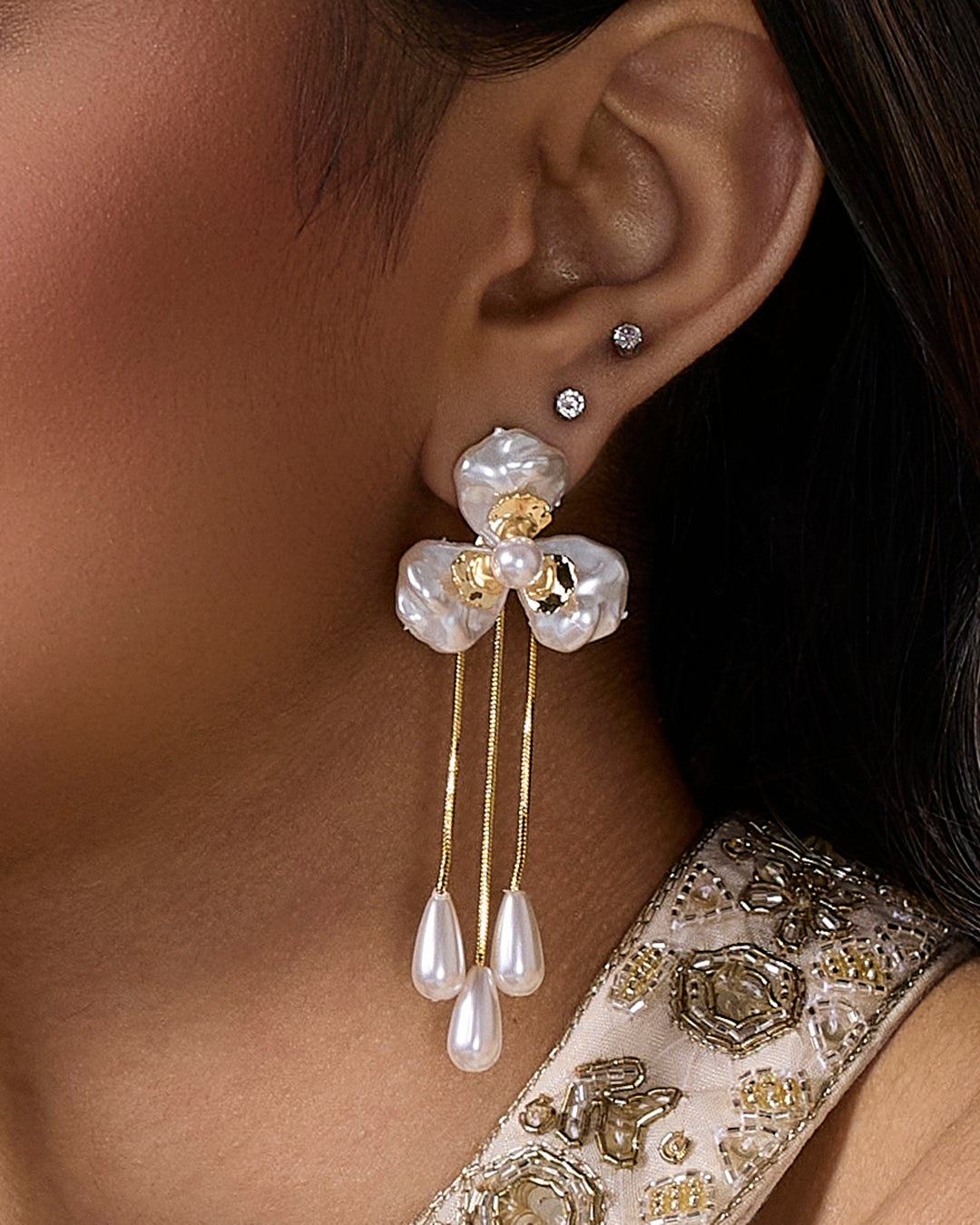 Ivory blooms earrings