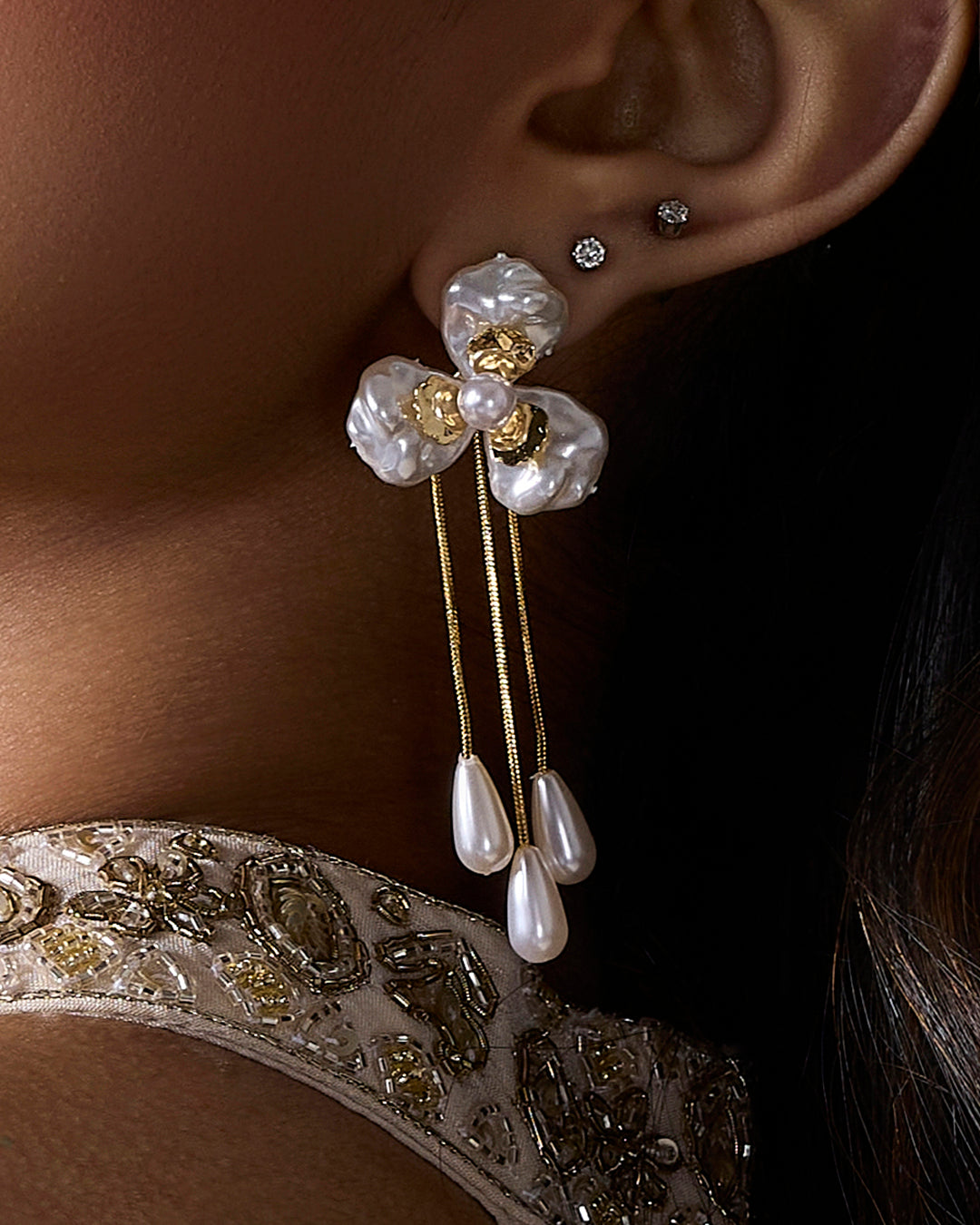 Ivory blooms earrings